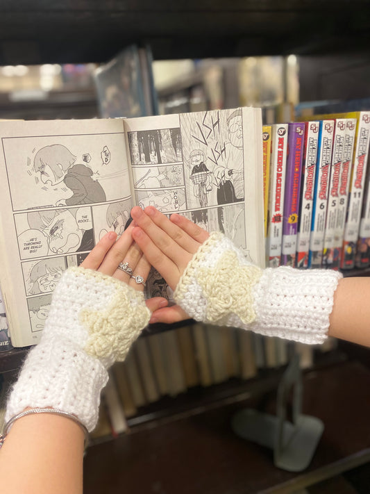 Beige & White Star Accent Fingerless Gloves